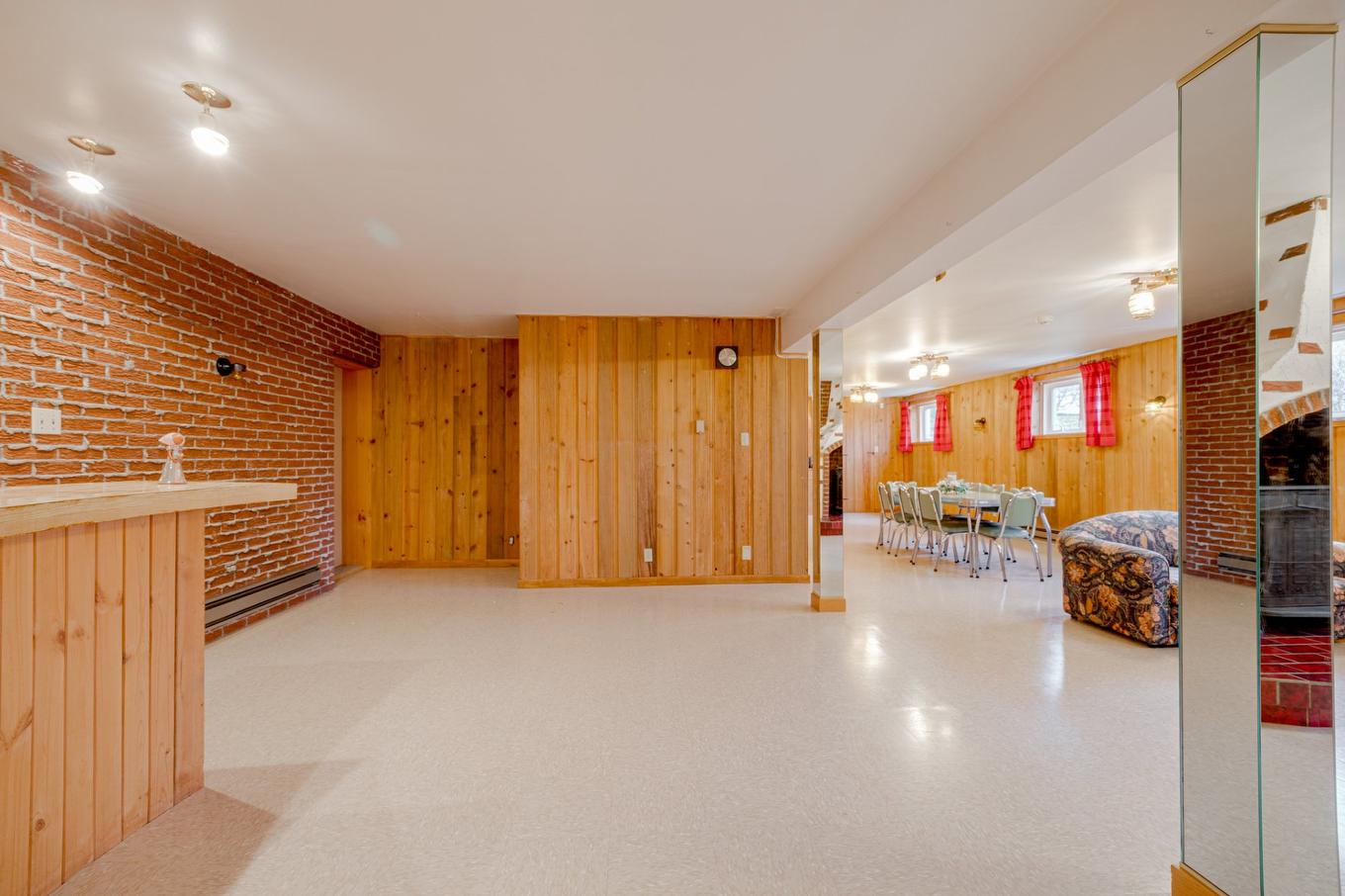 Salle familiale - 2880 Av. Marivaux, Québec (Les Rivières), QC - Indoor