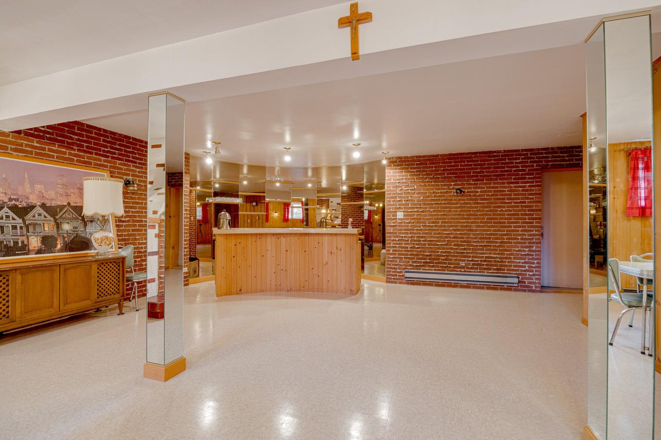 Salle familiale - 2880 Av. Marivaux, Québec (Les Rivières), QC - Indoor