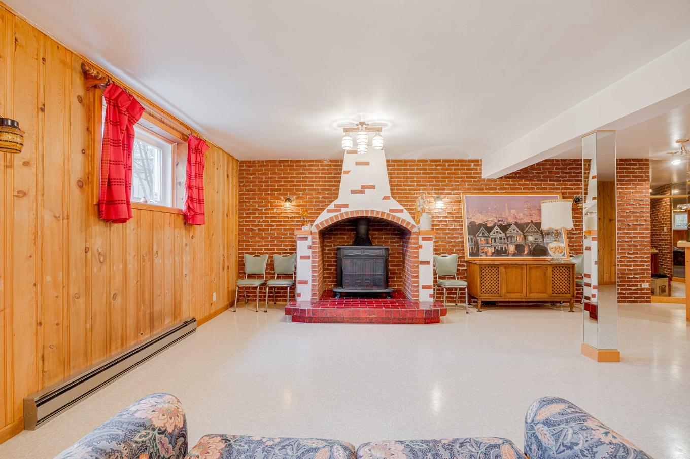 Salle familiale - 2880 Av. Marivaux, Québec (Les Rivières), QC -