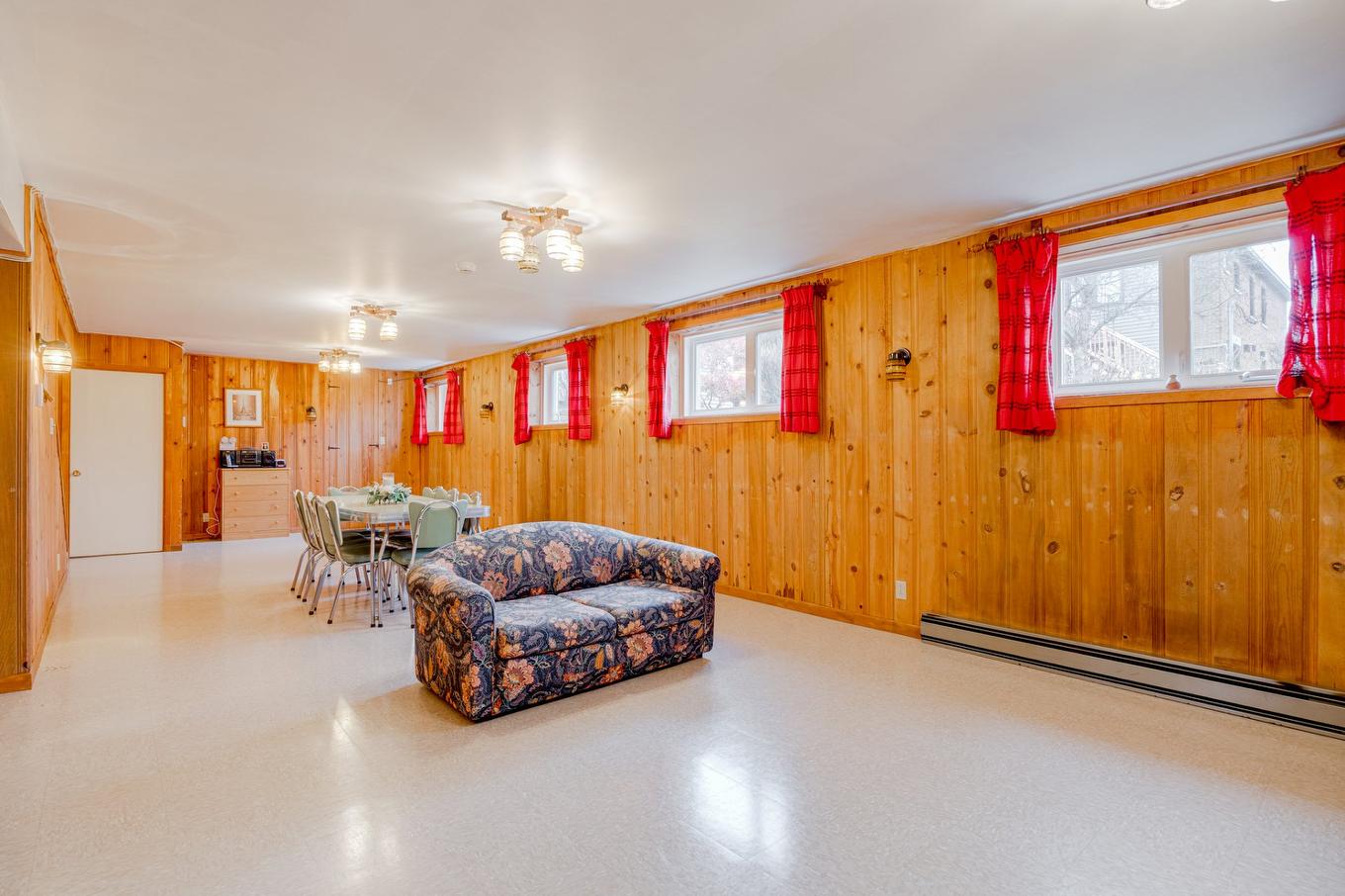 Salle familiale - 2880 Av. Marivaux, Québec (Les Rivières), QC - Indoor