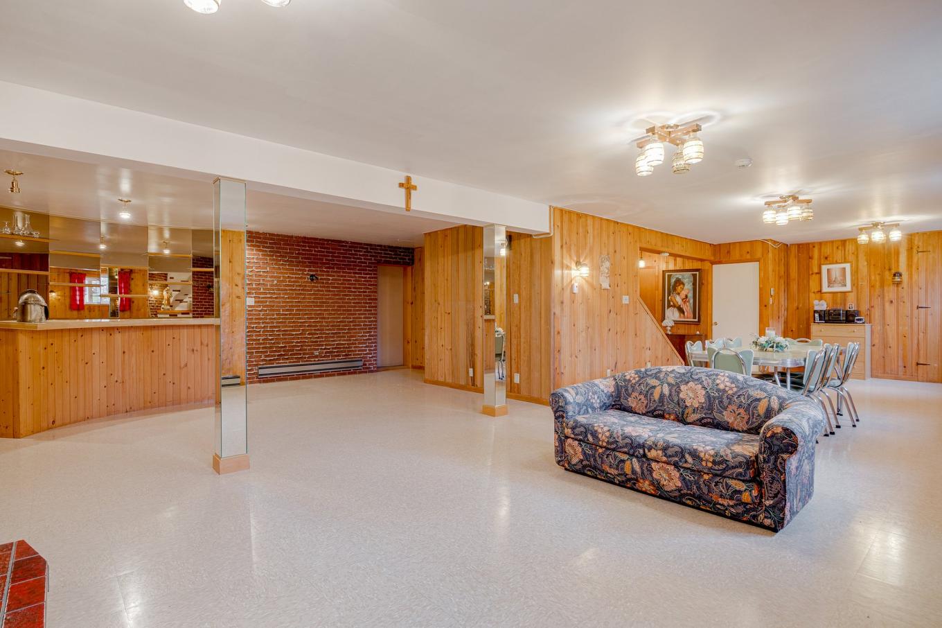 Salle familiale - 2880 Av. Marivaux, Québec (Les Rivières), QC - Indoor