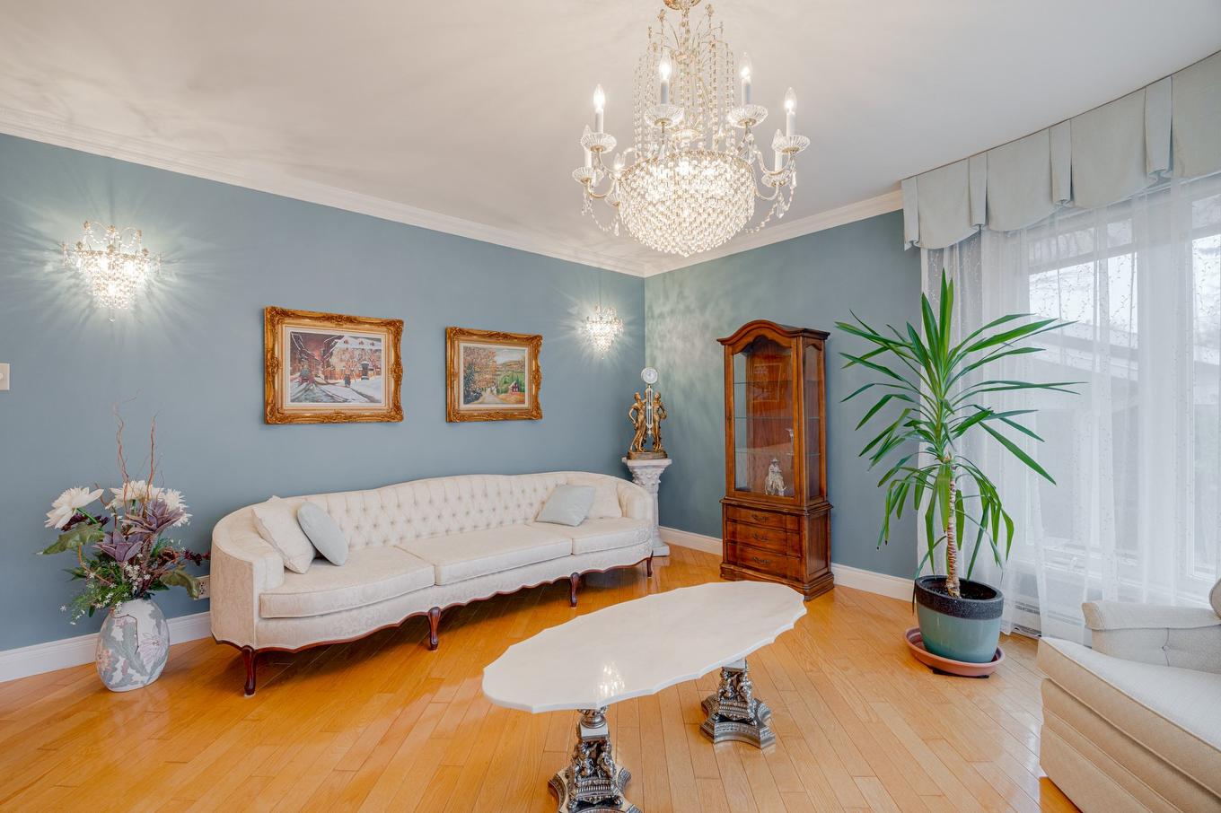 Salon - 2880 Av. Marivaux, Québec (Les Rivières), QC - Indoor Photo Showing Living Room