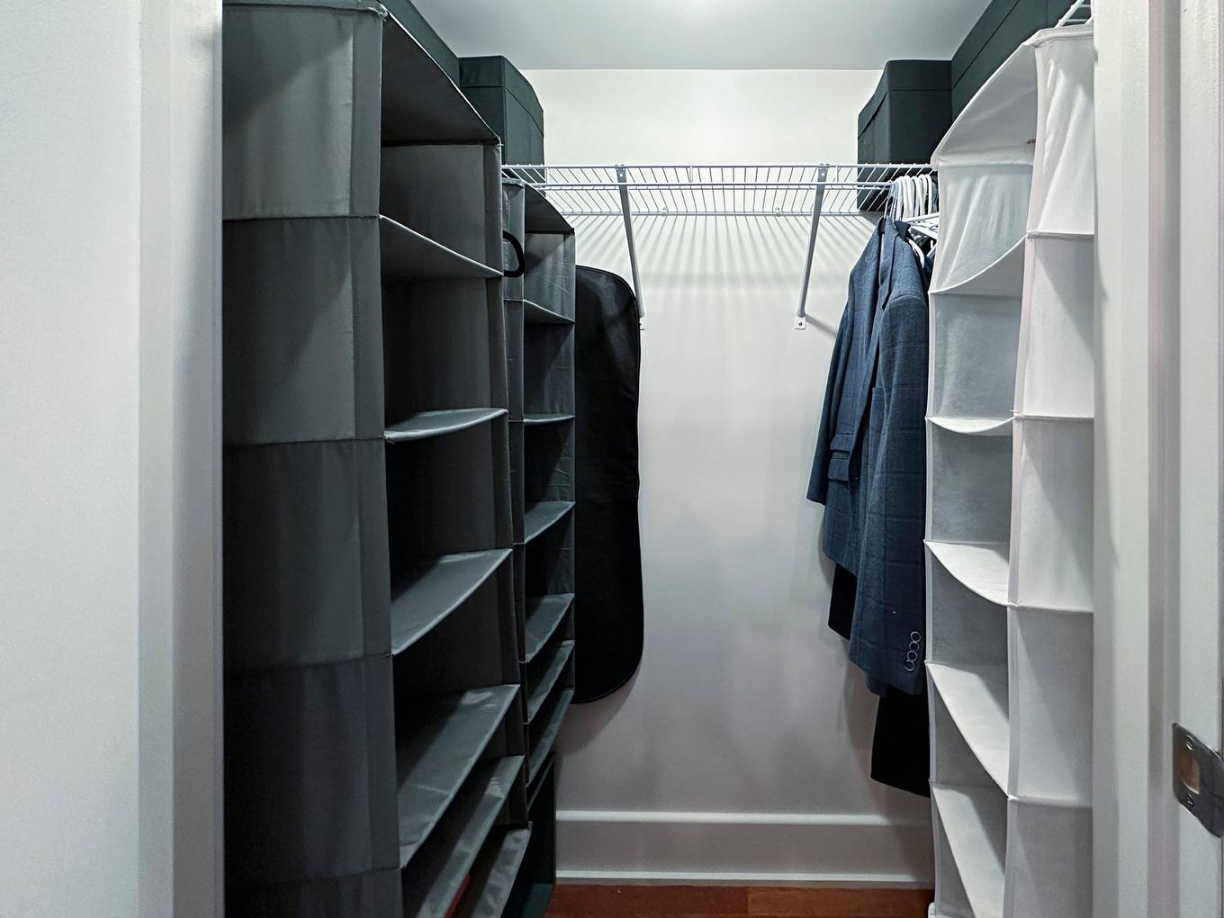 Walk-in closet - 308-1625 Rue Clark, Montréal (Ville-Marie), QC - Indoor With Storage