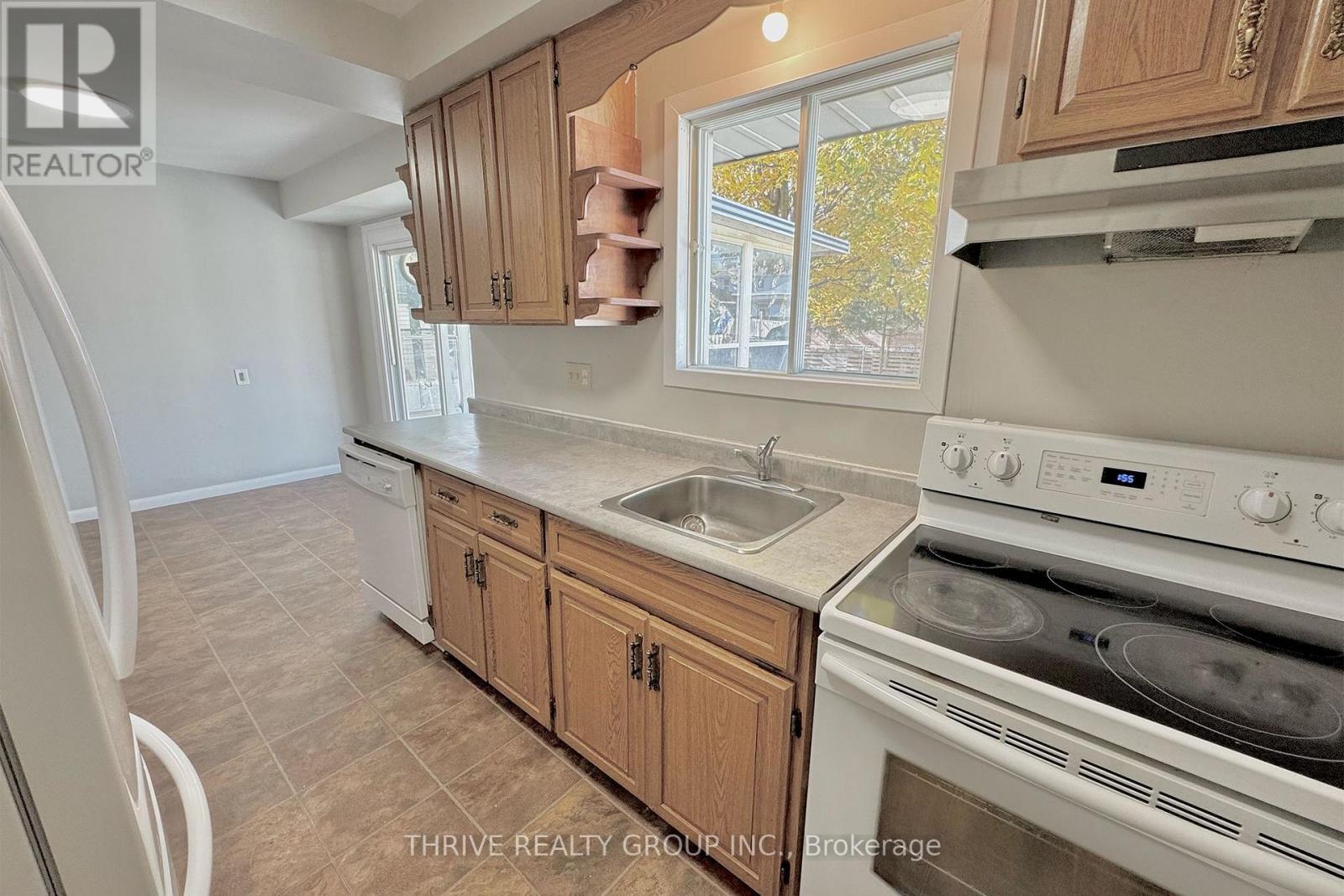Upper - 173 Bancroft Road, London East (East I), ON - Indoor Photo Showing Kitchen
