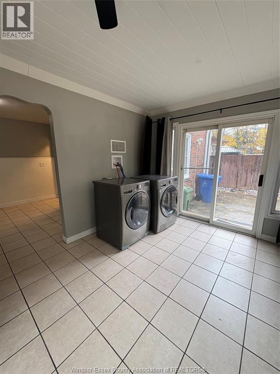 909 Monmouth, Windsor, ON - Indoor Photo Showing Laundry Room