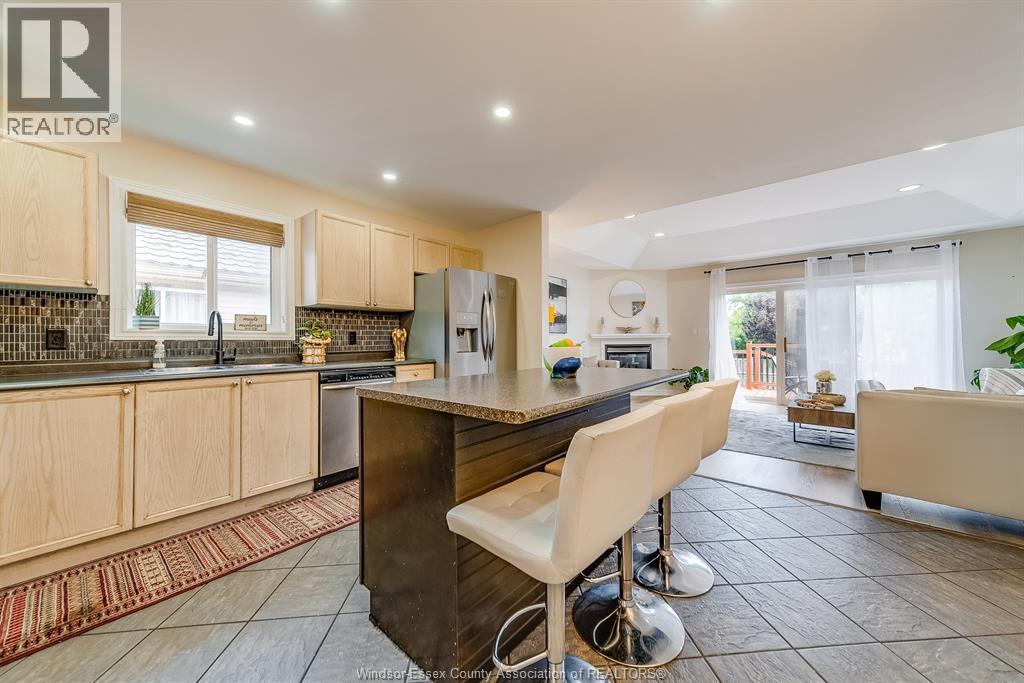 1174 Clover, Windsor, ON - Indoor Photo Showing Kitchen