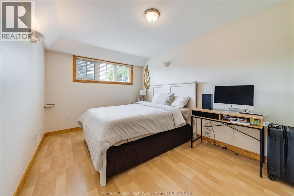 1174 Clover, Windsor, ON - Indoor Photo Showing Bedroom