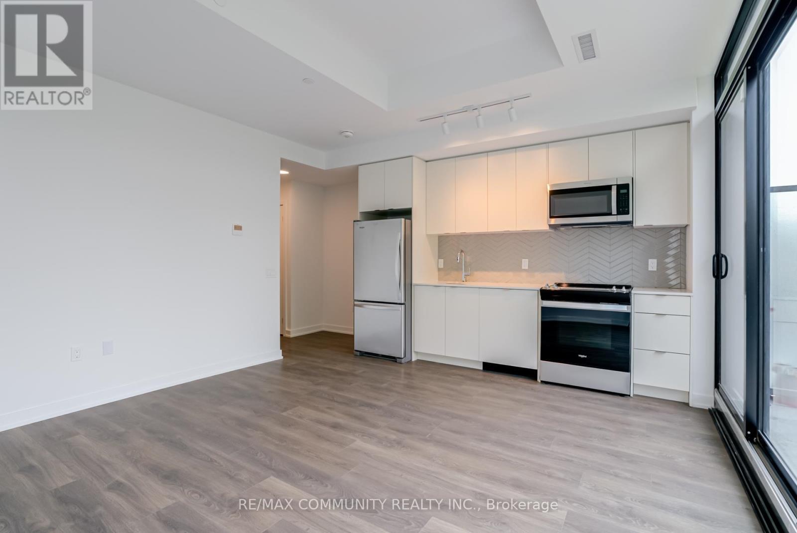 190 - 1608 Charles Street, Whitby, ON - Indoor Photo Showing Kitchen