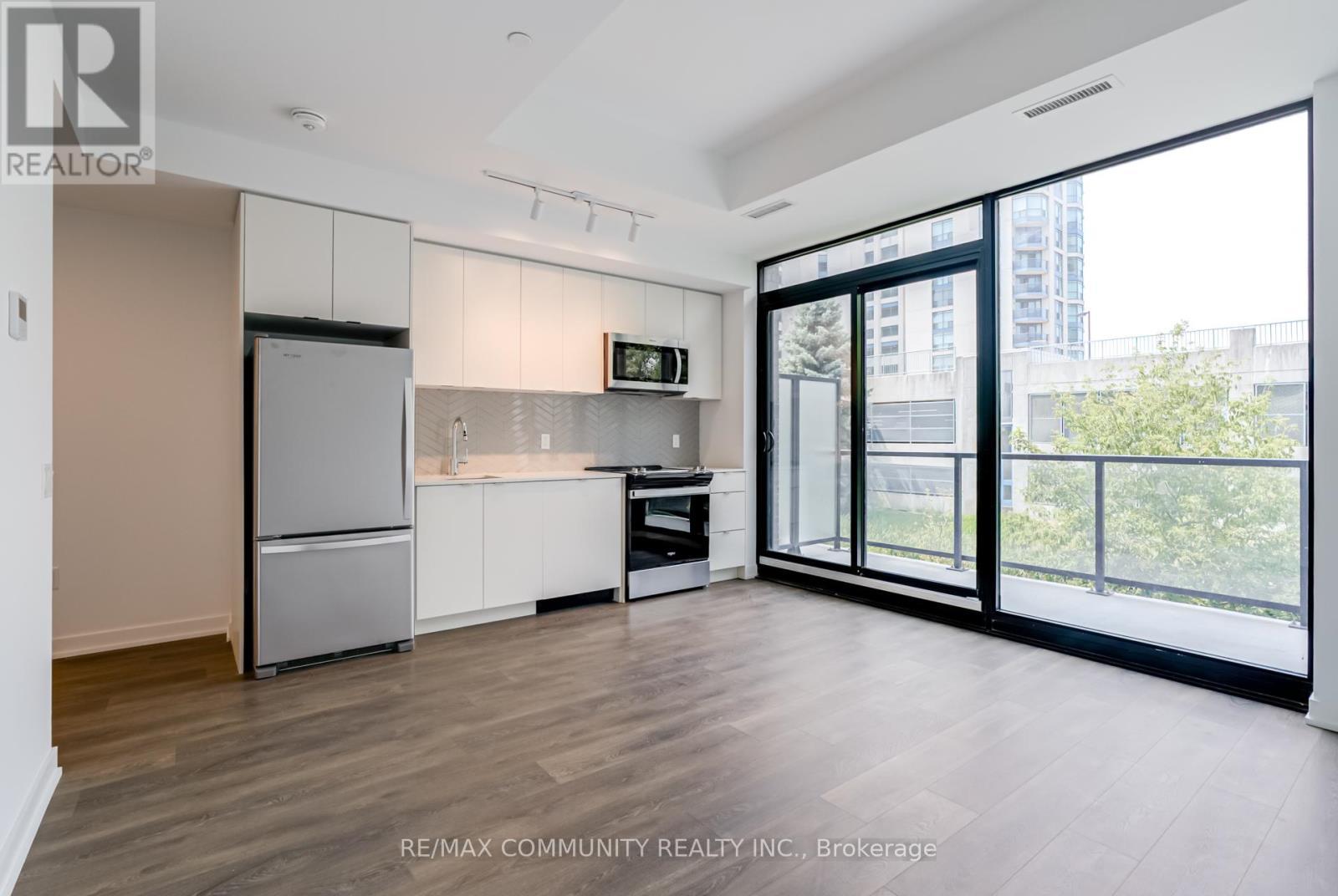 190 - 1608 Charles Street, Whitby, ON - Indoor Photo Showing Kitchen