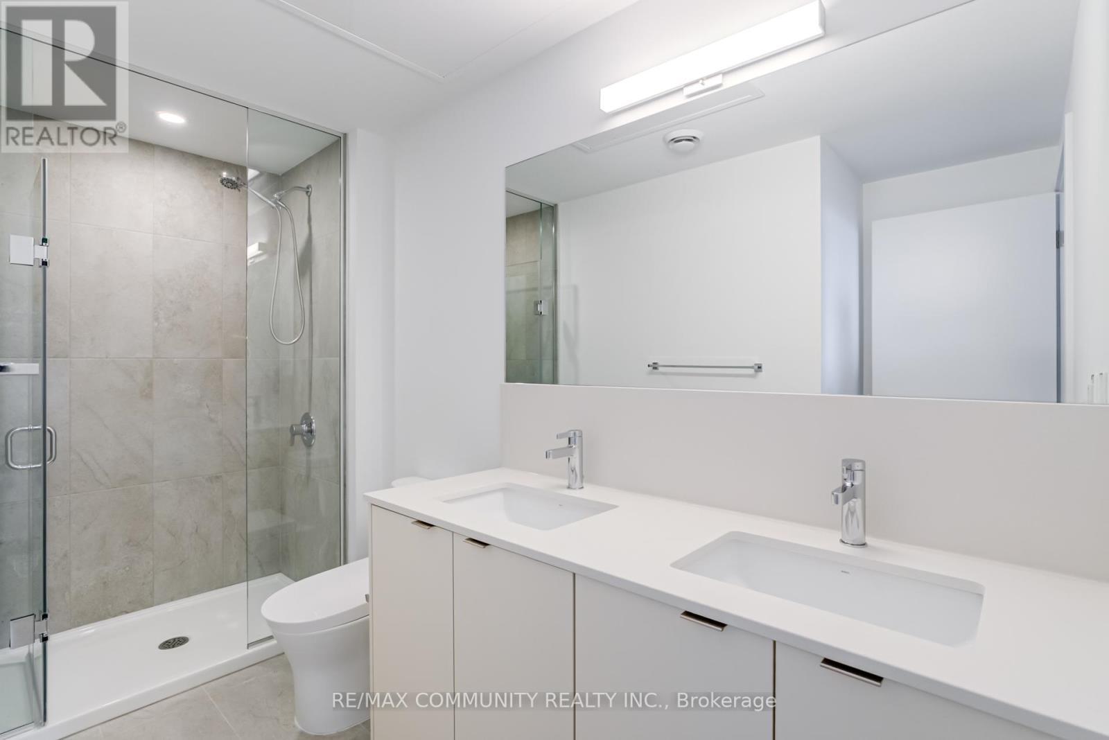190 - 1608 Charles Street, Whitby, ON - Indoor Photo Showing Bathroom