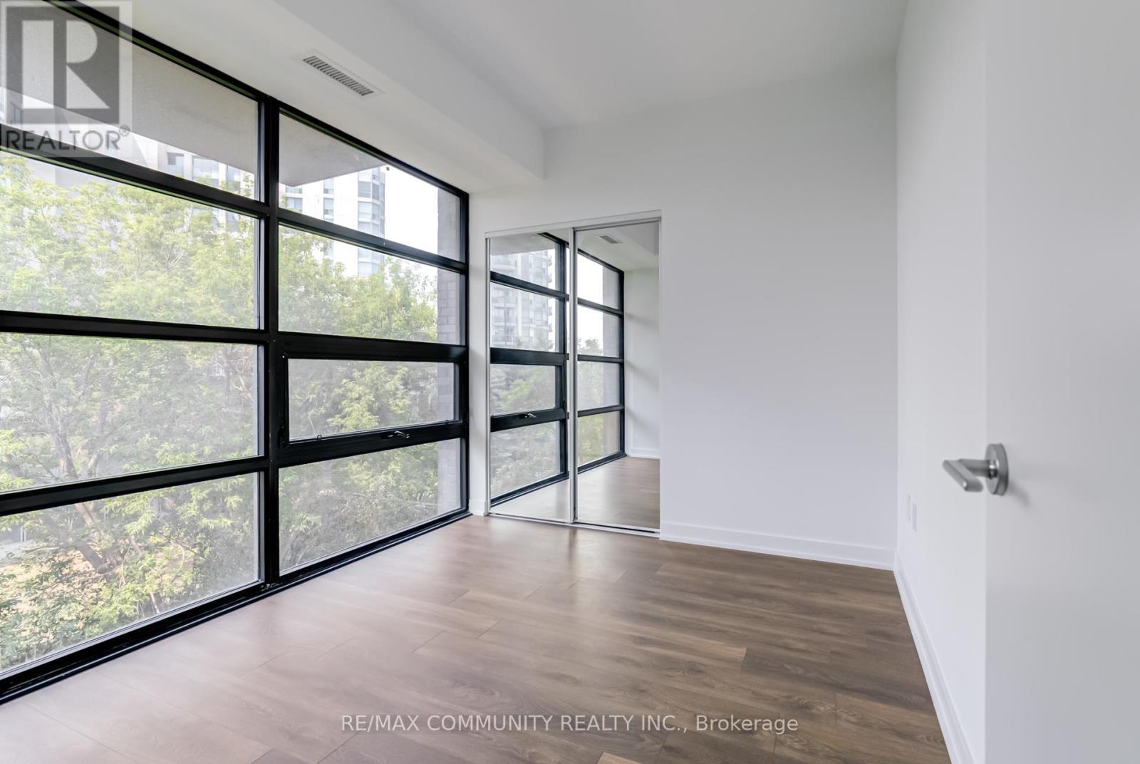 190 - 1608 Charles Street, Whitby, ON - Indoor Photo Showing Other Room