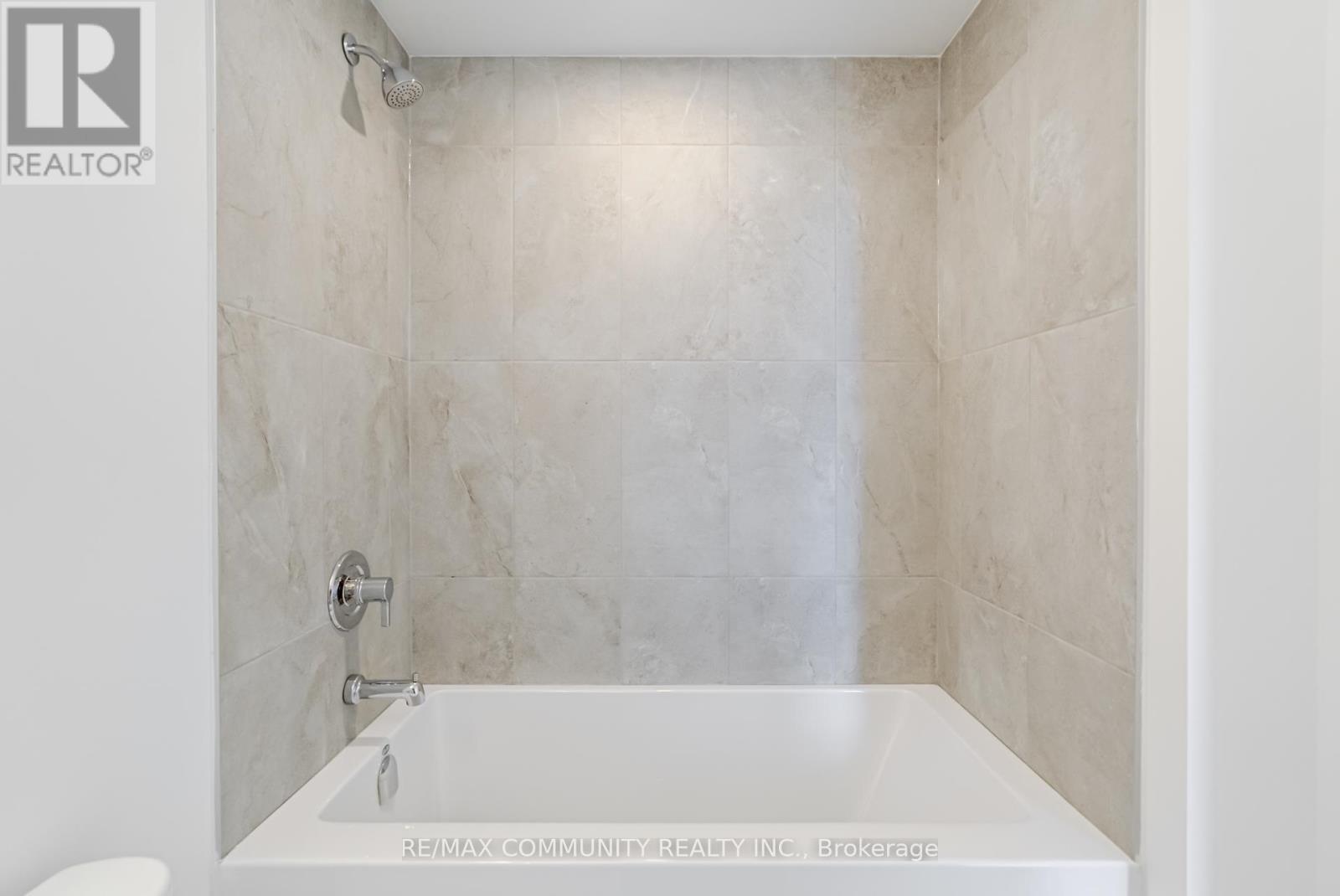 190 - 1608 Charles Street, Whitby, ON - Indoor Photo Showing Bathroom