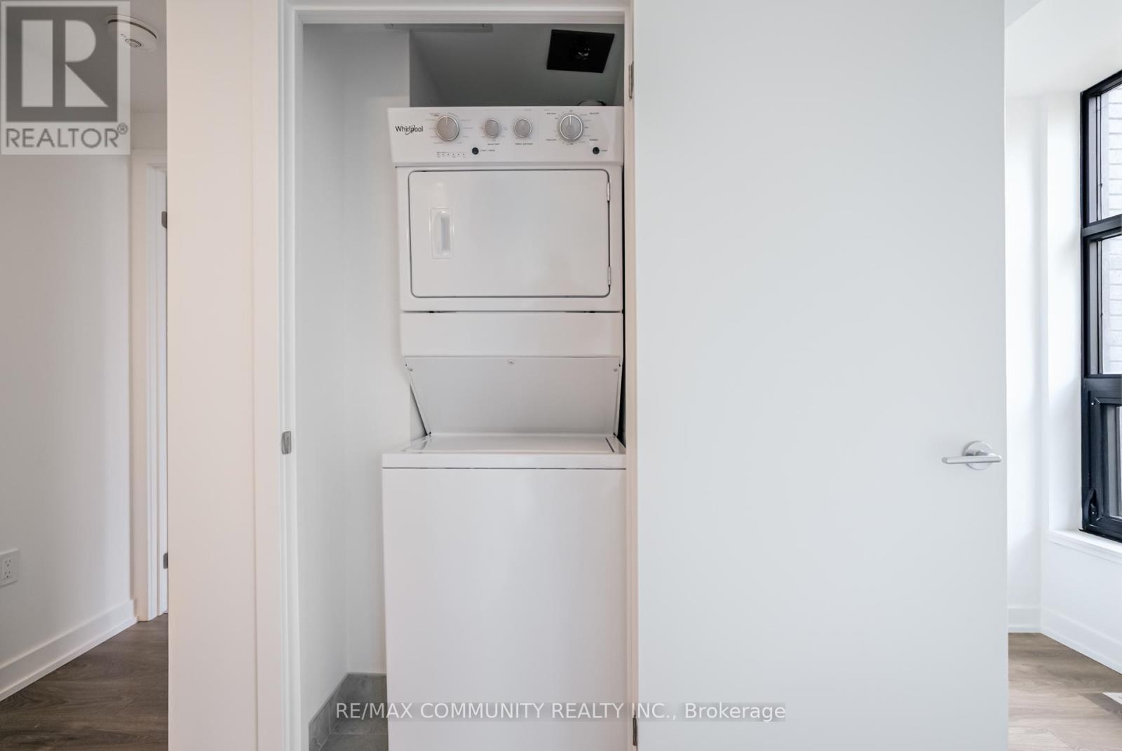 190 - 1608 Charles Street, Whitby, ON - Indoor Photo Showing Laundry Room