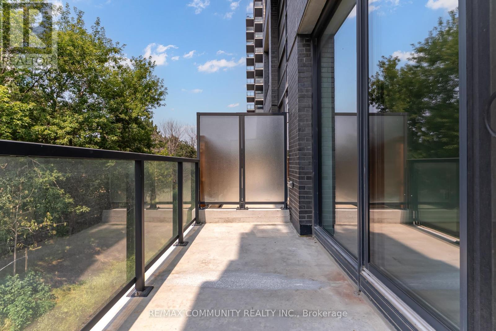 190 - 1608 Charles Street, Whitby, ON - Outdoor