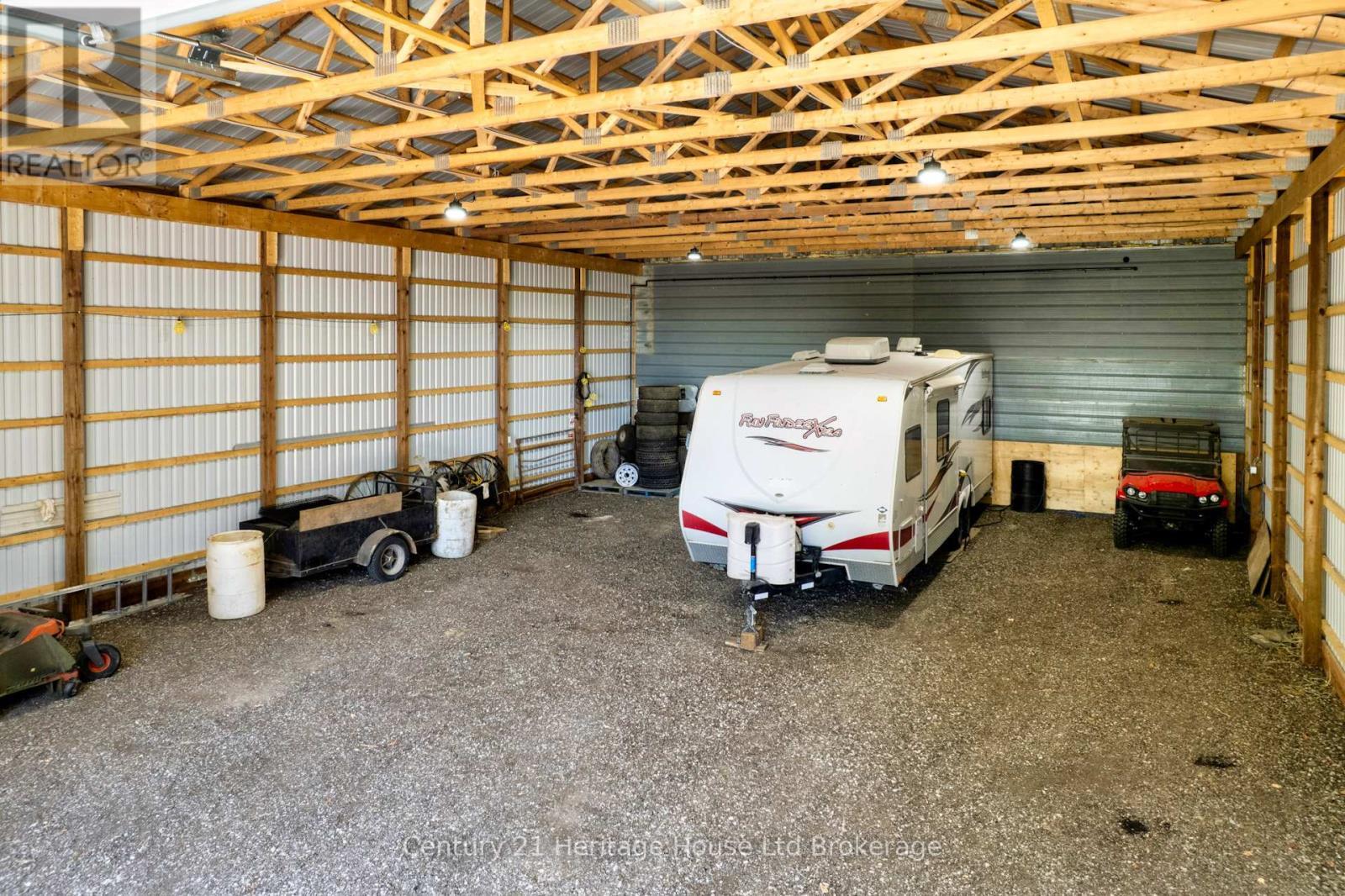 3208 Pigram Line, South-West Oxford, ON - Indoor Photo Showing Garage