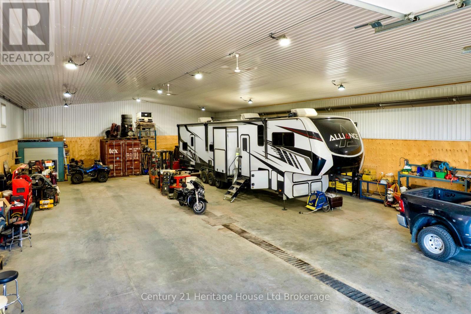 3208 Pigram Line, South-West Oxford, ON - Indoor Photo Showing Garage