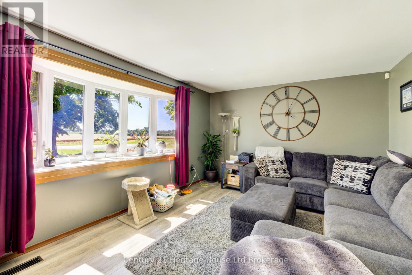 3208 Pigram Line, South-West Oxford, ON - Indoor Photo Showing Living Room