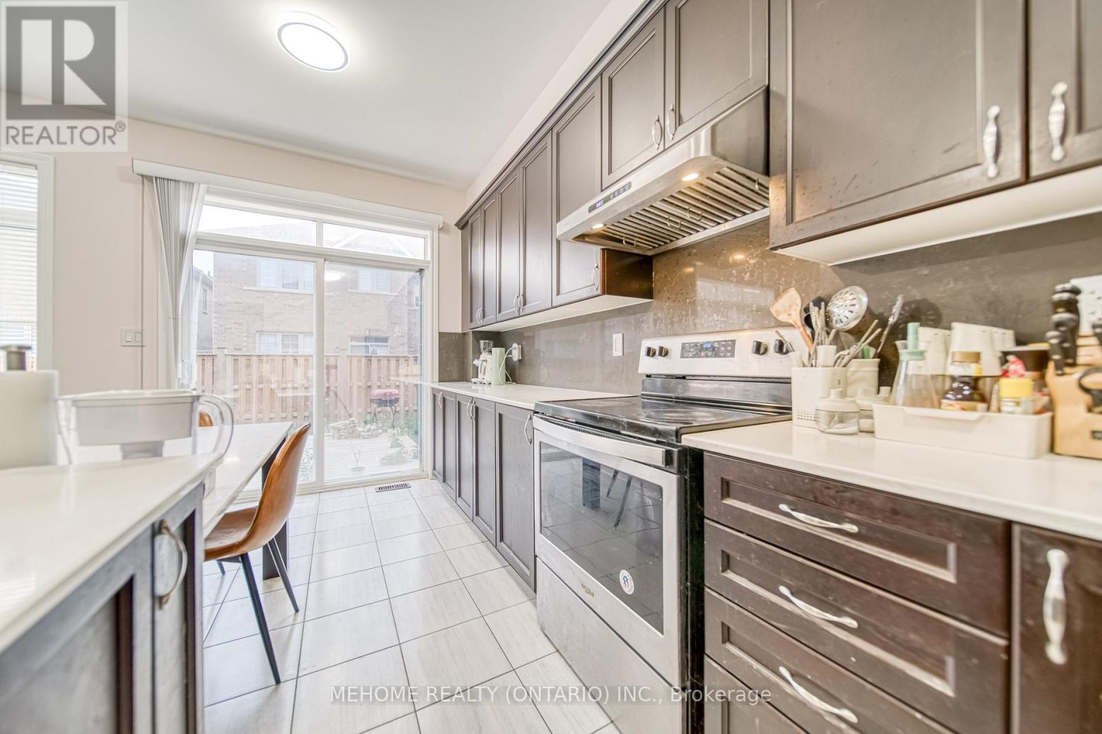 13 Titan Trail, Markham, ON - Indoor Photo Showing Kitchen