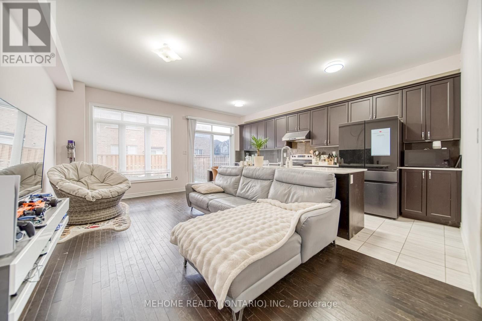 13 Titan Trail, Markham, ON - Indoor Photo Showing Other Room