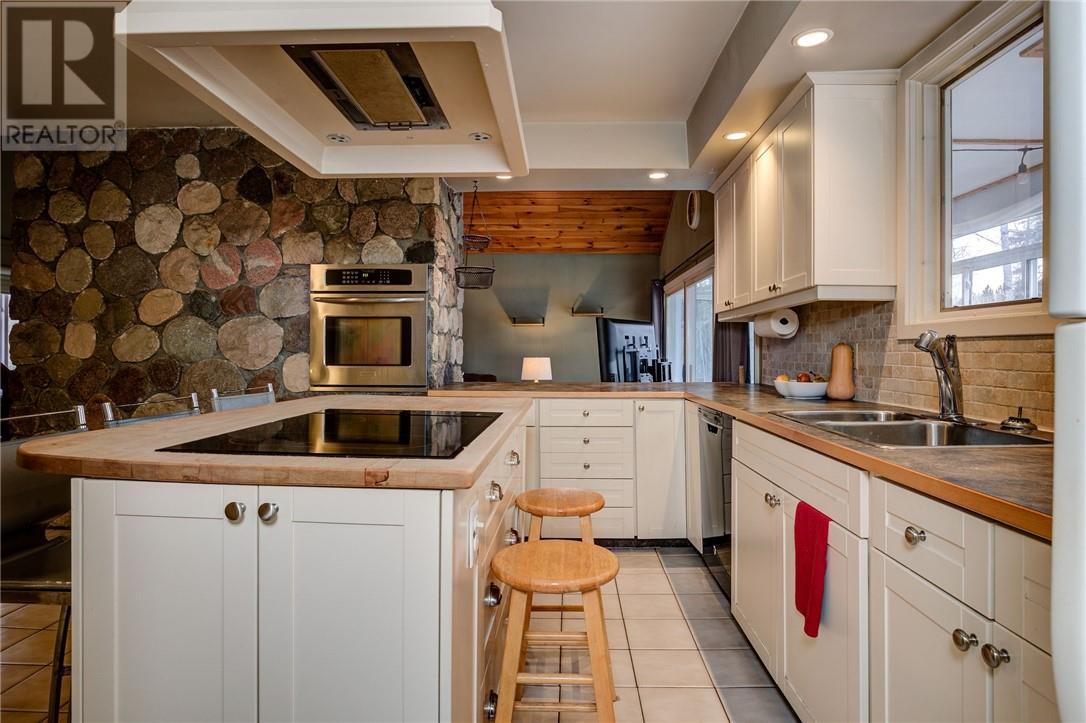 1767 Wallace Road, Chelmsford, ON - Indoor Photo Showing Kitchen With Double Sink