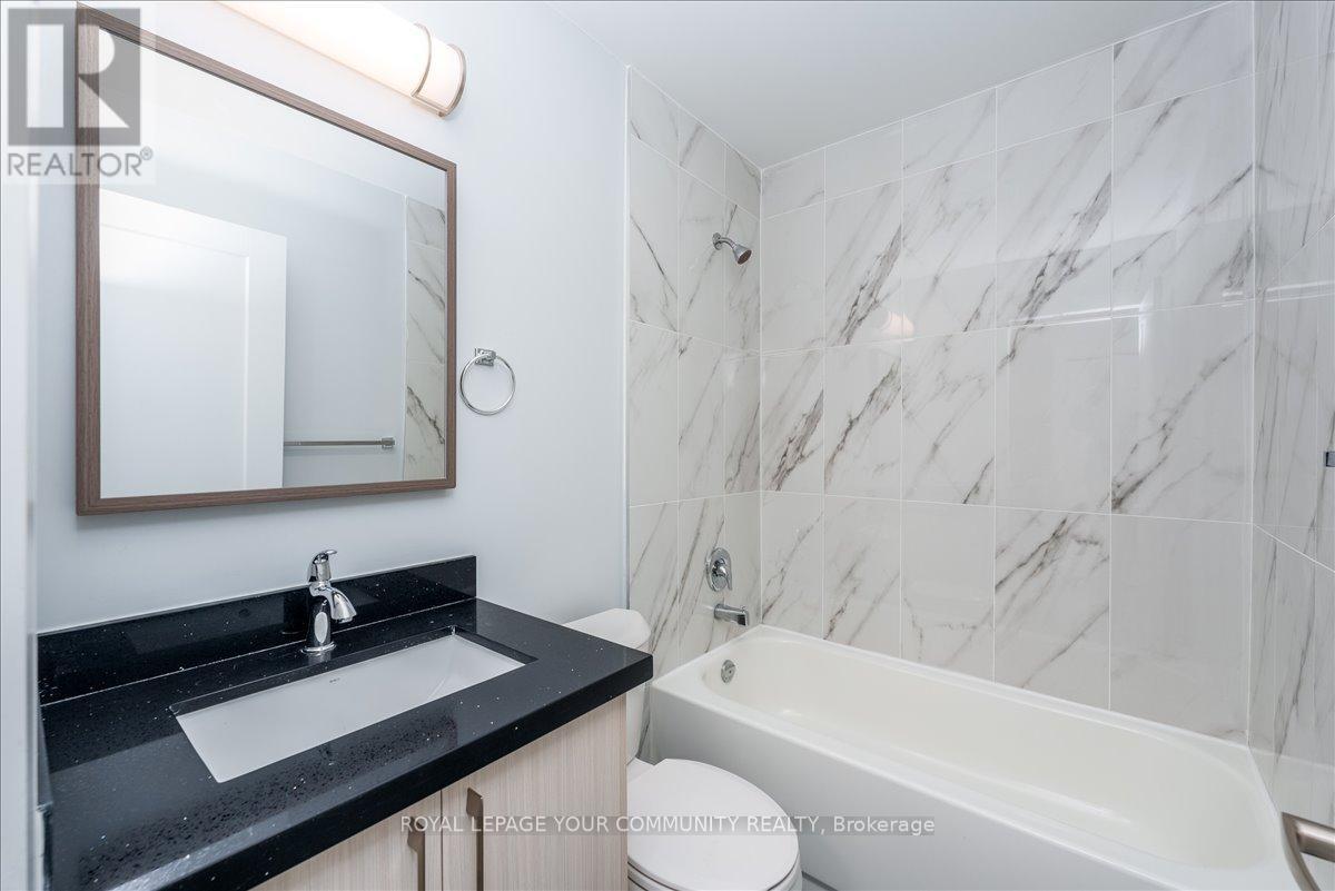 217 - 21028 Dalton Road, Georgina, ON - Indoor Photo Showing Bathroom