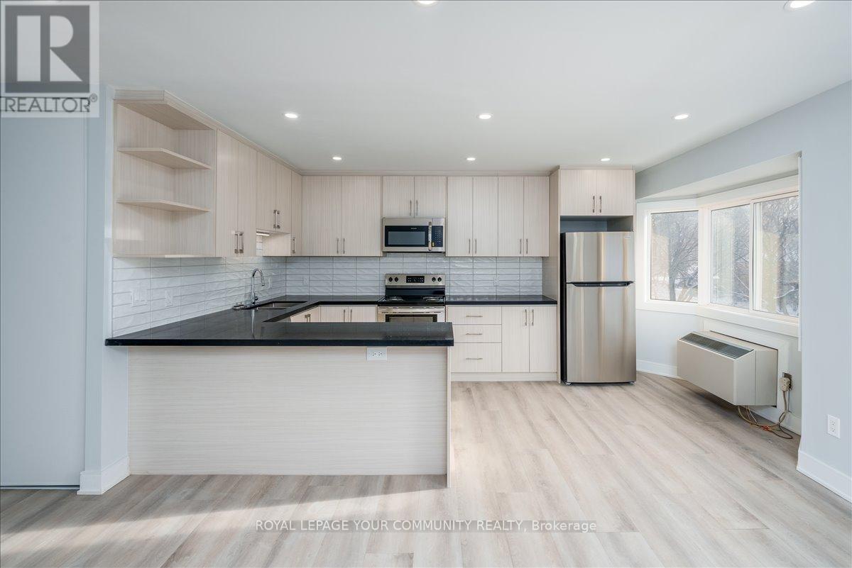 217 - 21028 Dalton Road, Georgina, ON - Indoor Photo Showing Kitchen