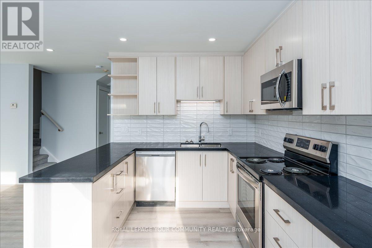 217 - 21028 Dalton Road, Georgina, ON - Indoor Photo Showing Kitchen With Upgraded Kitchen