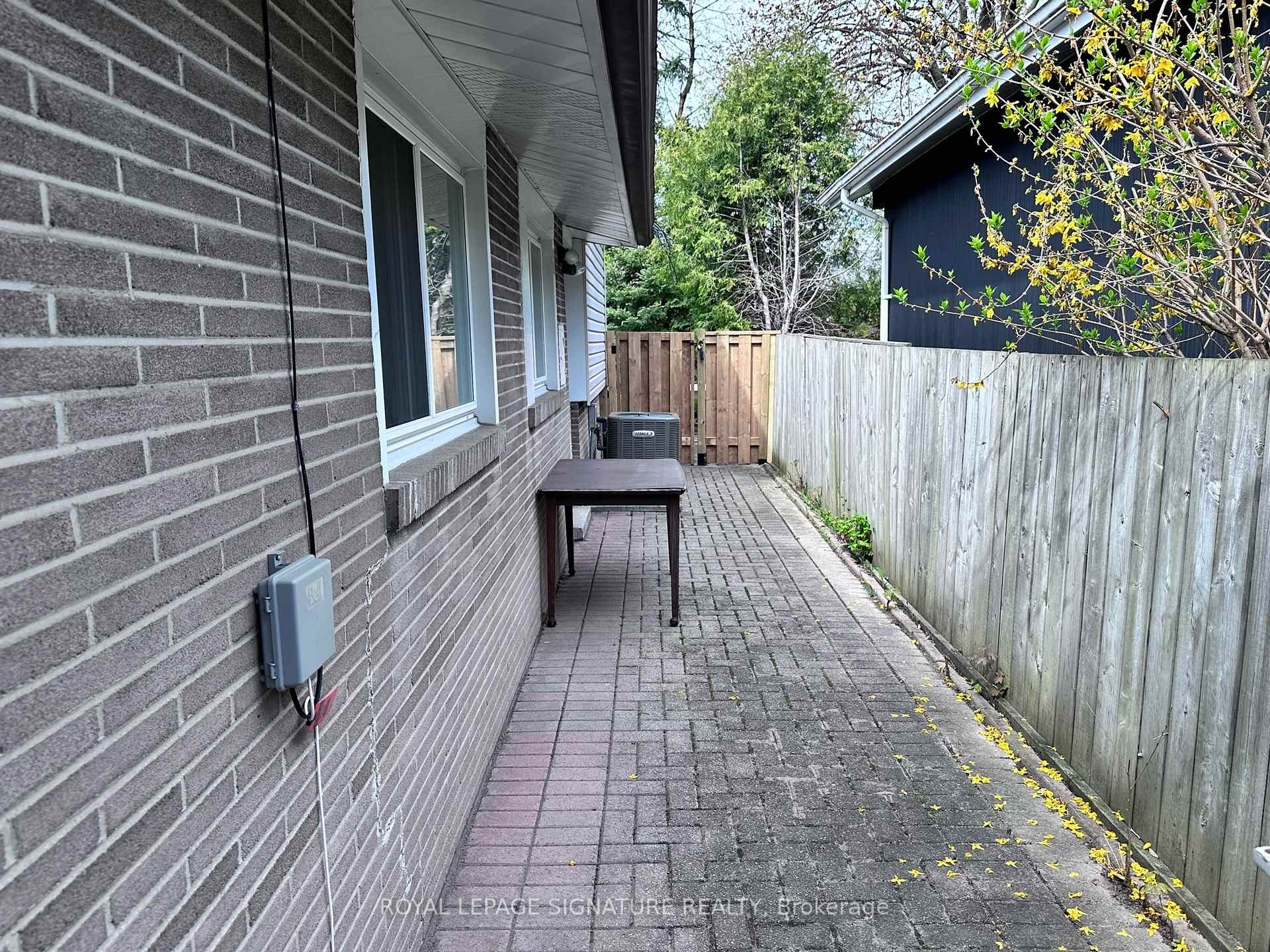 Lower-55 Munson Crescent, Toronto, ON - Outdoor