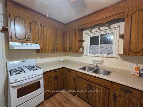 18 Jones Street, St. Catharines, ON - Indoor Photo Showing Kitchen With Double Sink