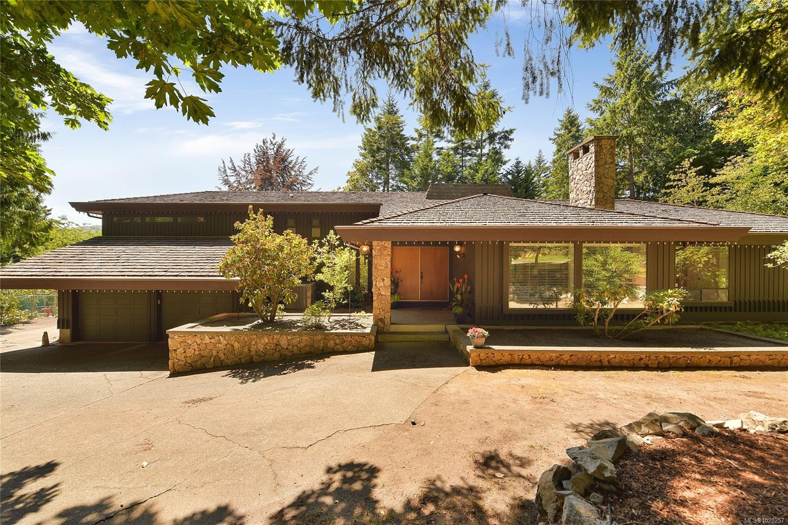 821 Dalkeith Ave, North Saanich, BC