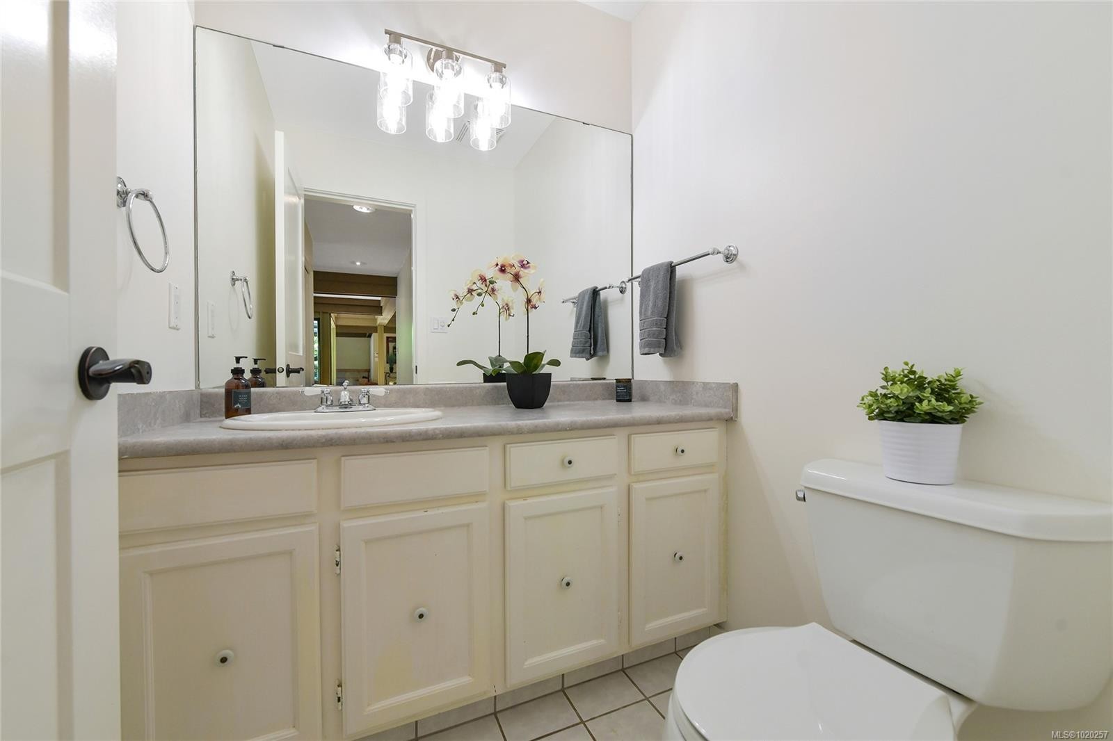 821 Dalkeith Ave, North Saanich, BC