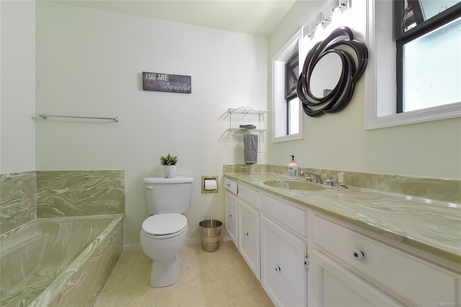 821 Dalkeith Ave, North Saanich, BC