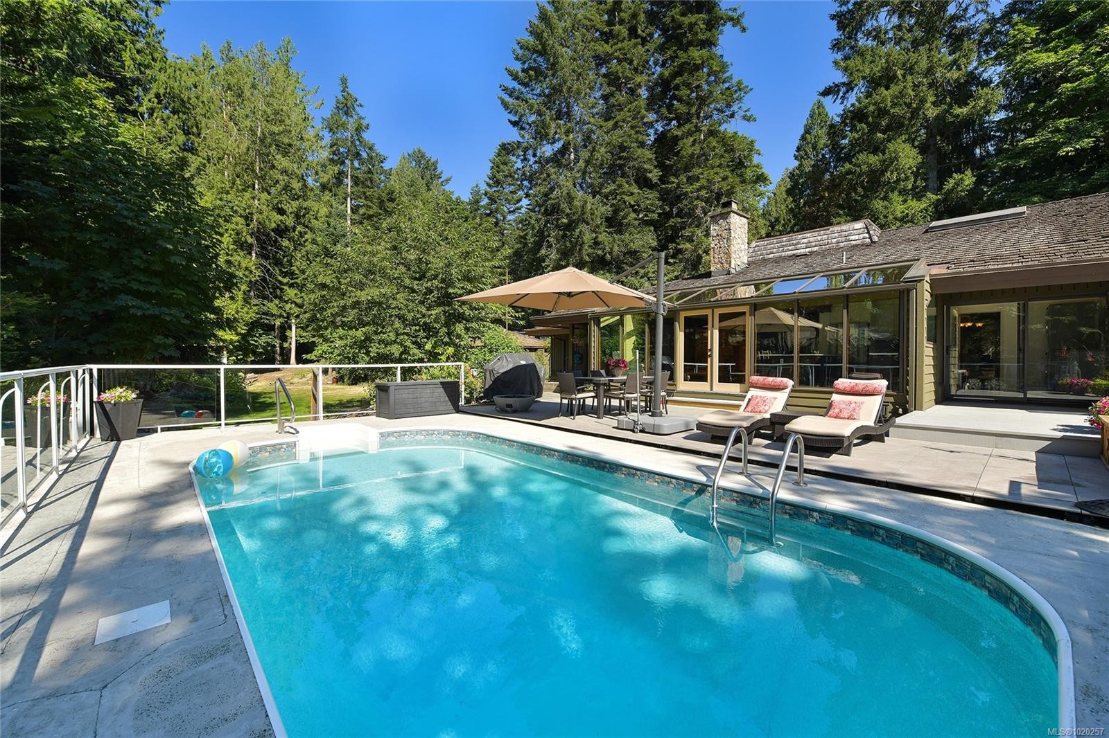 821 Dalkeith Ave, North Saanich, BC