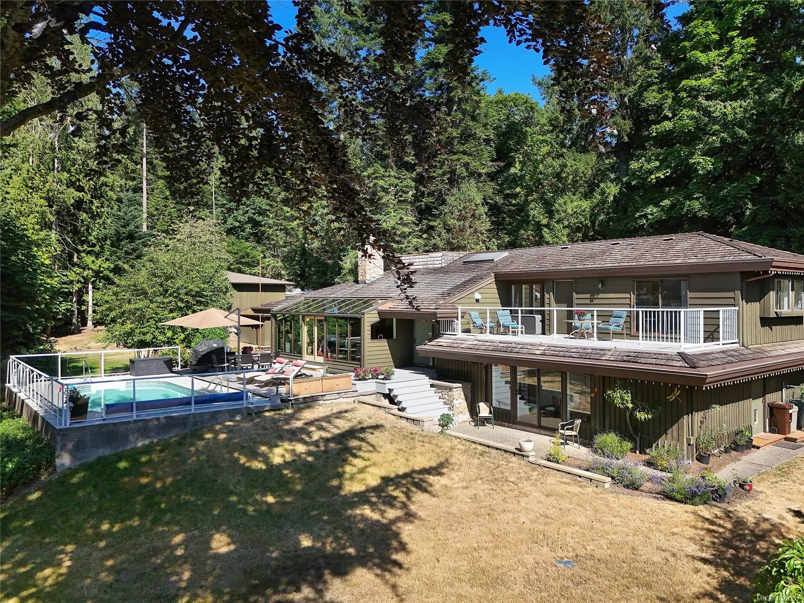 821 Dalkeith Ave, North Saanich, BC