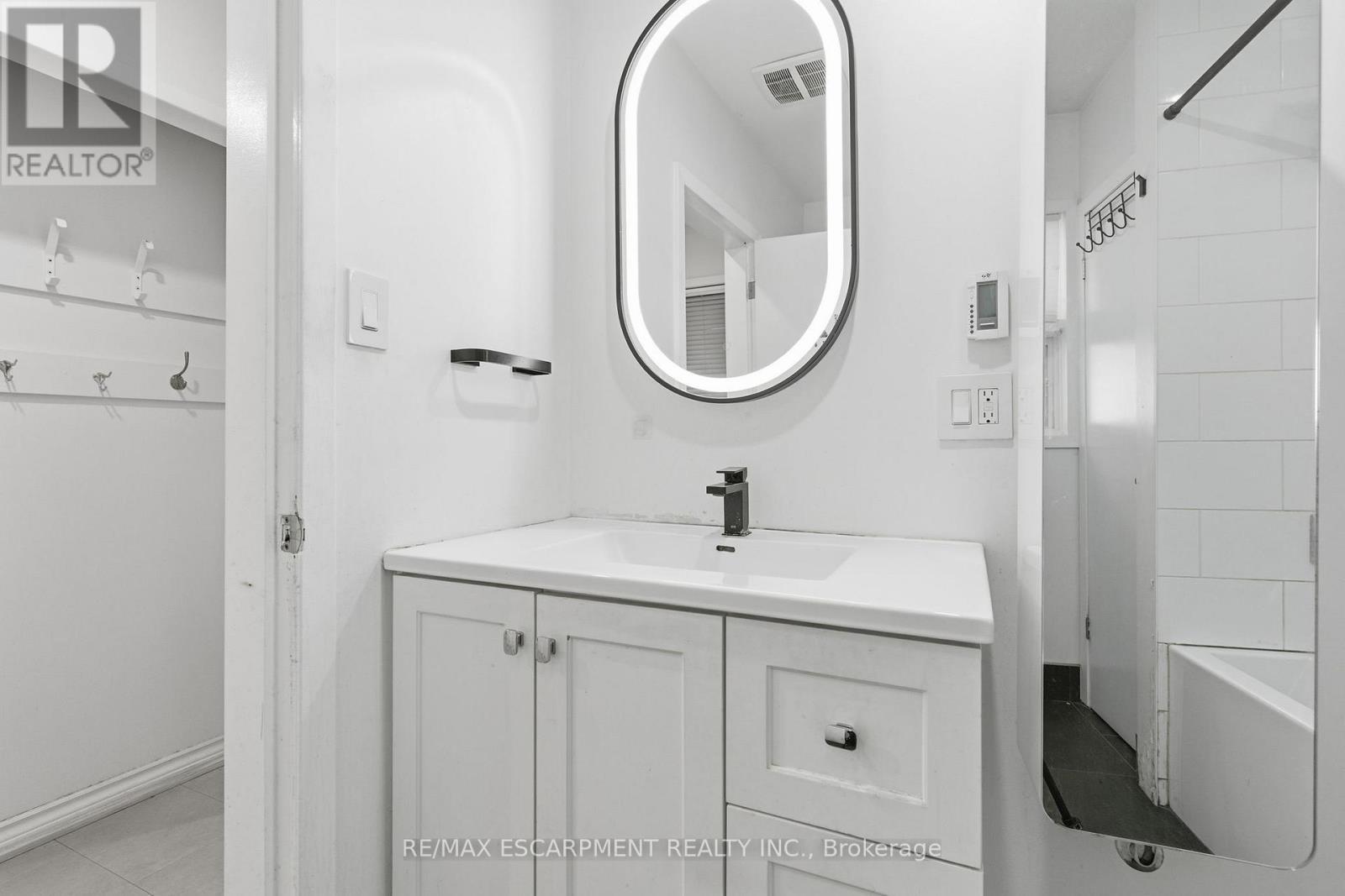 797 Highway 6, Haldimand, ON - Indoor Photo Showing Bathroom