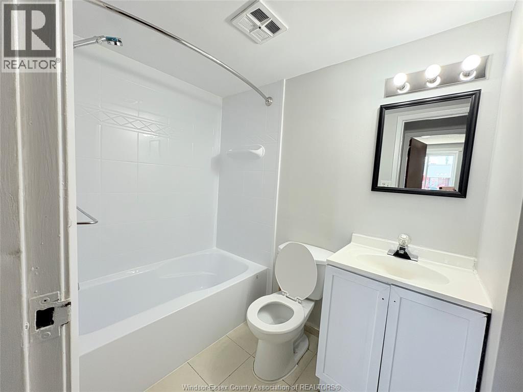 892 Campbell Unit# 1,2 Or 6, Windsor, ON - Indoor Photo Showing Bathroom