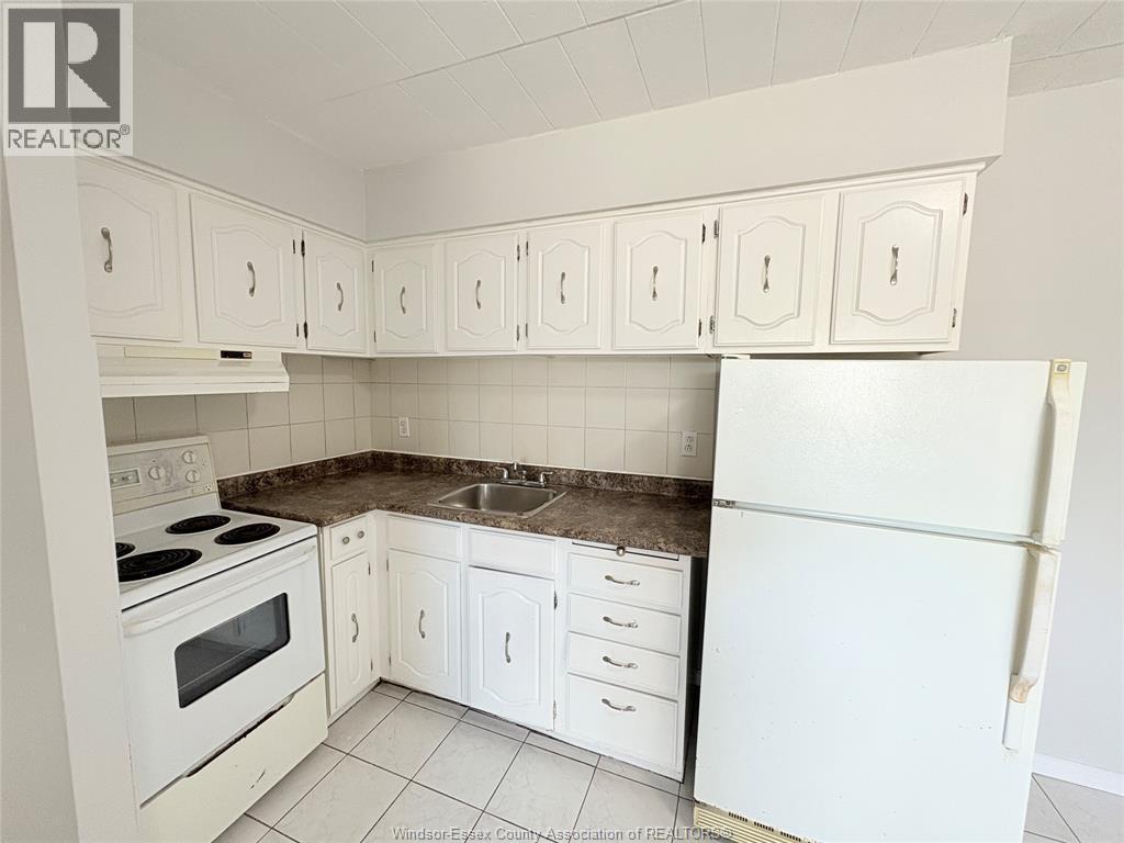 892 Campbell Unit# 1,2 Or 6, Windsor, ON - Indoor Photo Showing Kitchen