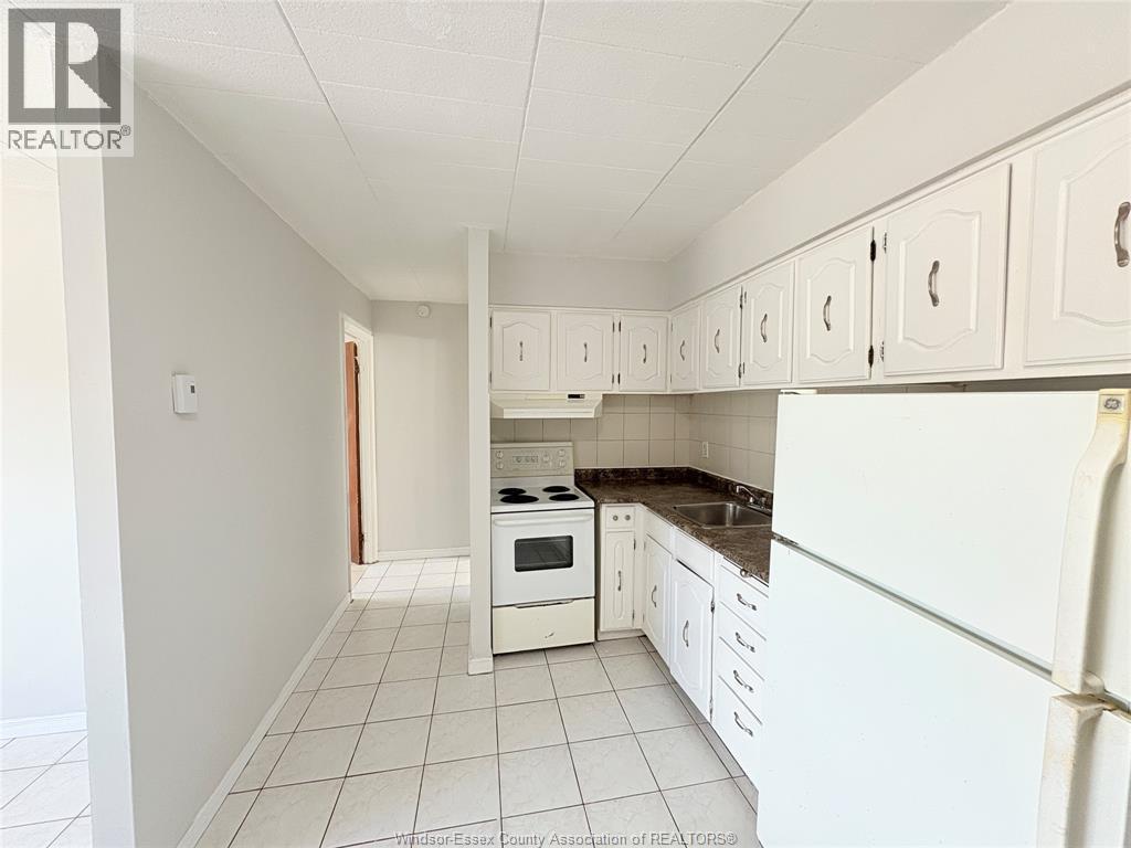 892 Campbell Unit# 1,2 Or 6, Windsor, ON - Indoor Photo Showing Kitchen