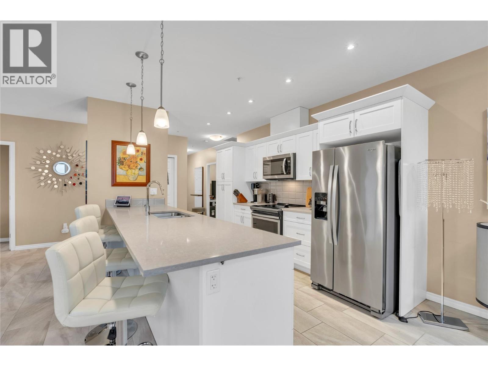 3388 Skaha Lake Road Unit# 1004, Penticton, BC - Indoor Photo Showing Kitchen With Upgraded Kitchen