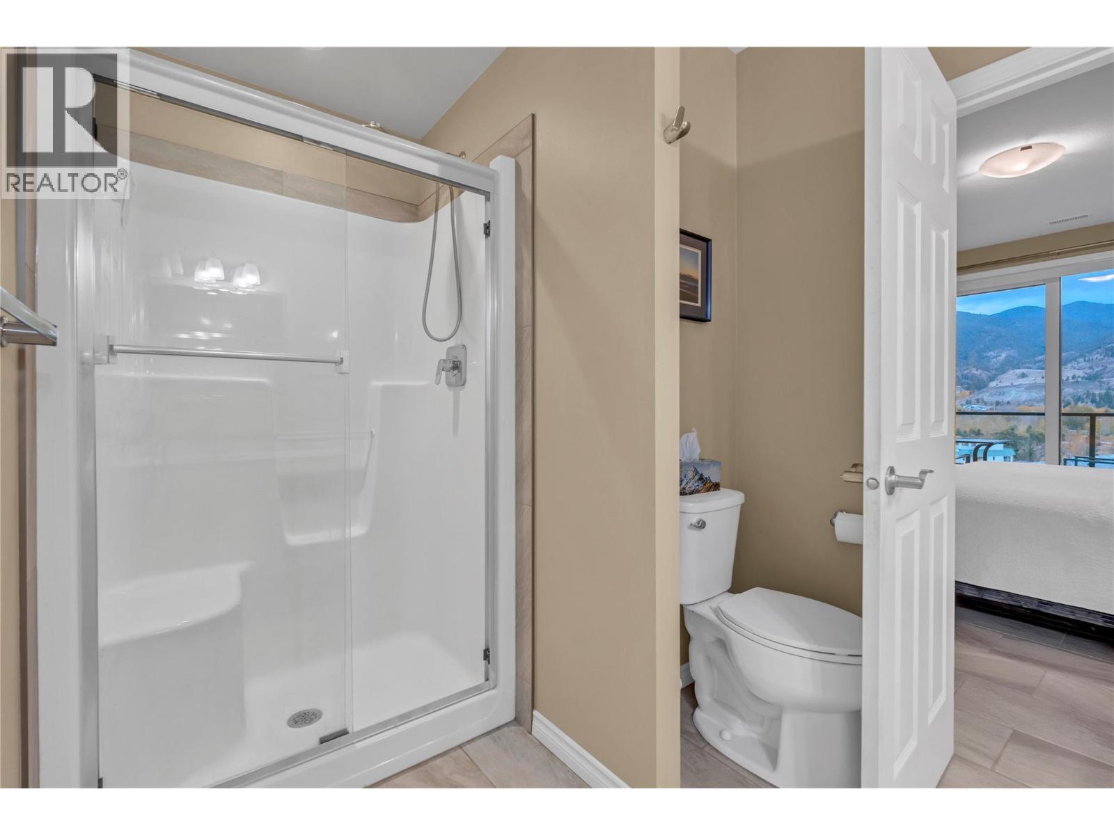3388 Skaha Lake Road Unit# 1004, Penticton, BC - Indoor Photo Showing Bathroom