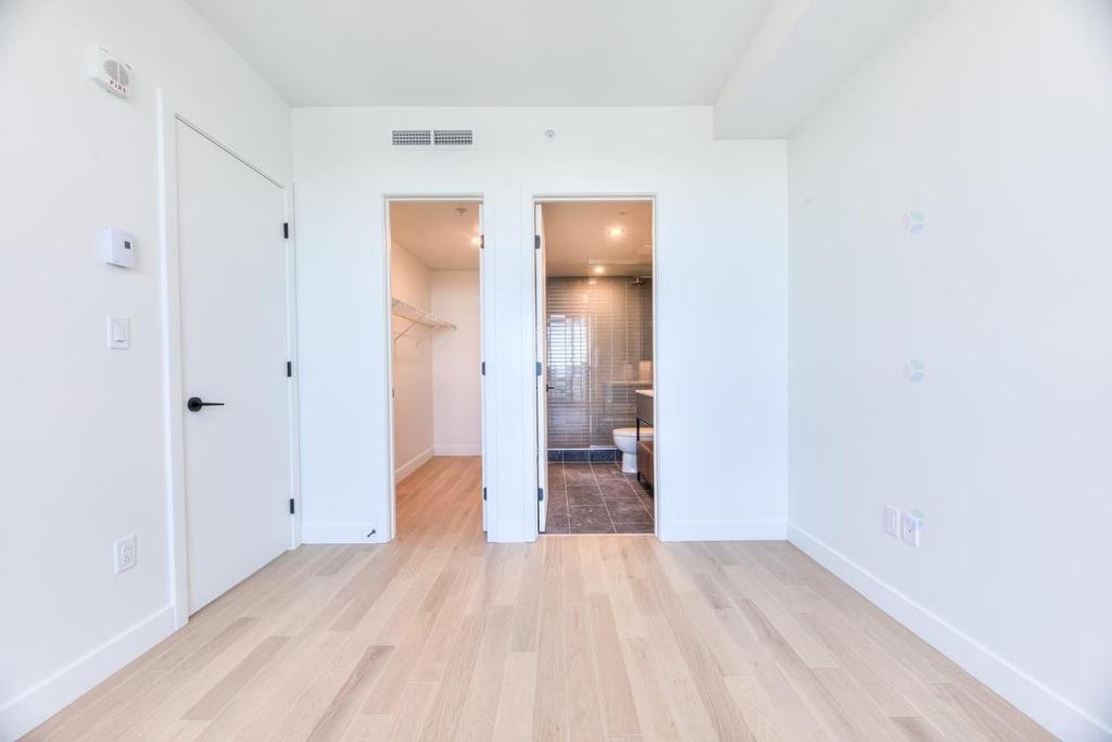 Ensuite bathroom - 5106-1245 Rue De Bleury, Montréal (Ville-Marie), QC - Indoor Photo Showing Other Room
