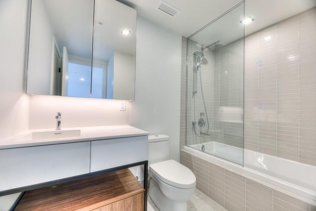 Bathroom - 5106-1245 Rue De Bleury, Montréal (Ville-Marie), QC - Indoor Photo Showing Bathroom