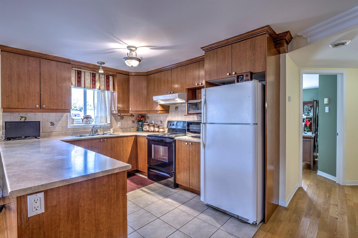 Cuisine - 101-1245 Rue François-Corbeil, Terrebonne (Terrebonne), QC - Indoor Photo Showing Kitchen With Double Sink