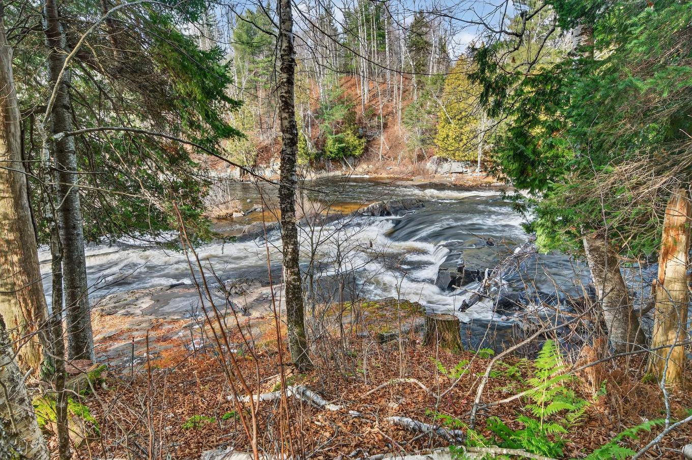 Bord de l'eau - 26 Rue Des Pionniers, La Macaza, QC - Outdoor With View