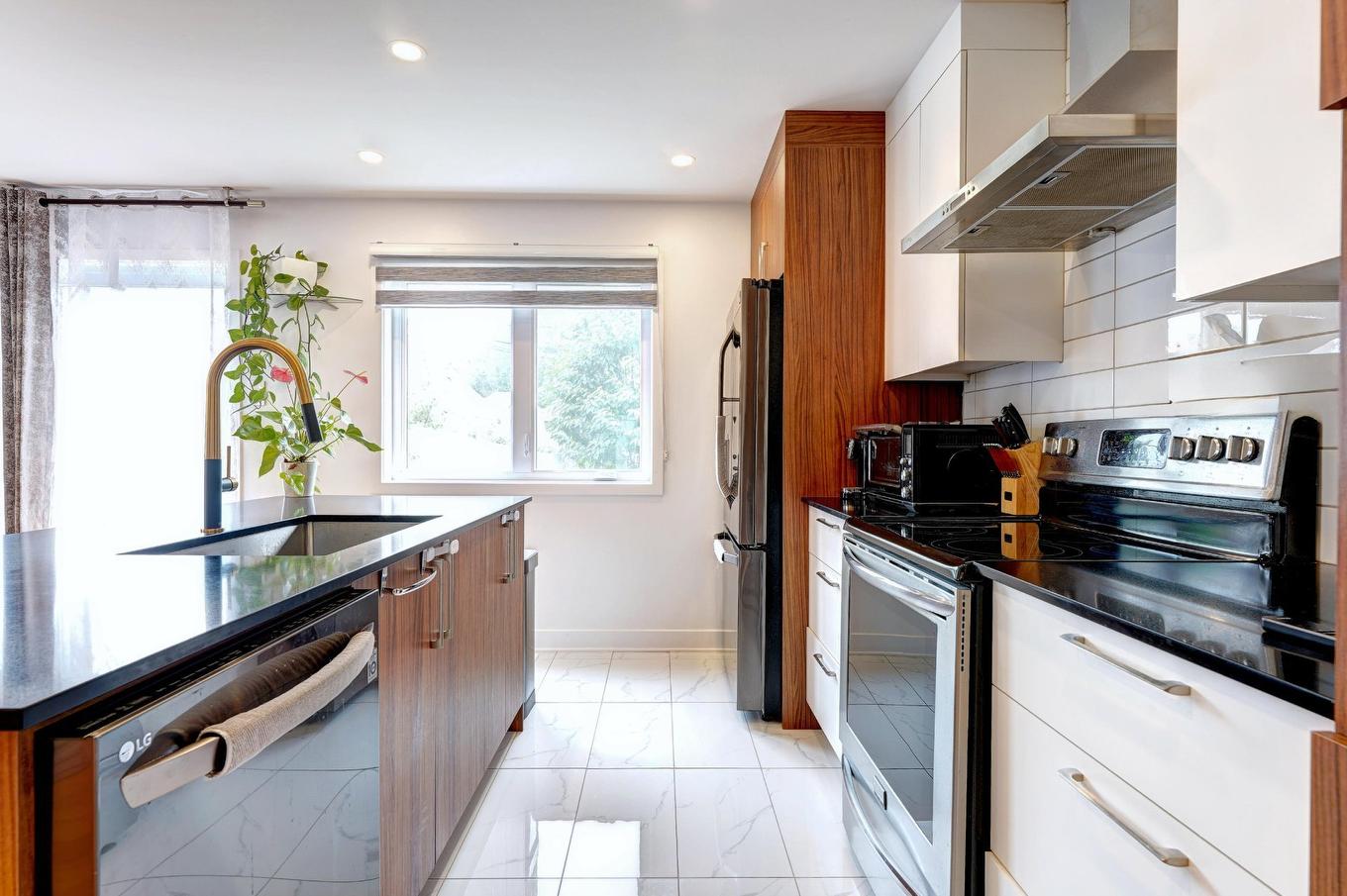 Cuisine - 615 4E Avenue, Laval (Fabreville), QC - Indoor Photo Showing Kitchen