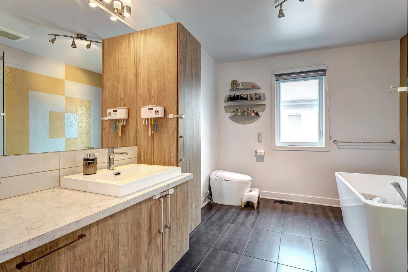 Salle de bains - 615 4E Avenue, Laval (Fabreville), QC - Indoor Photo Showing Bathroom