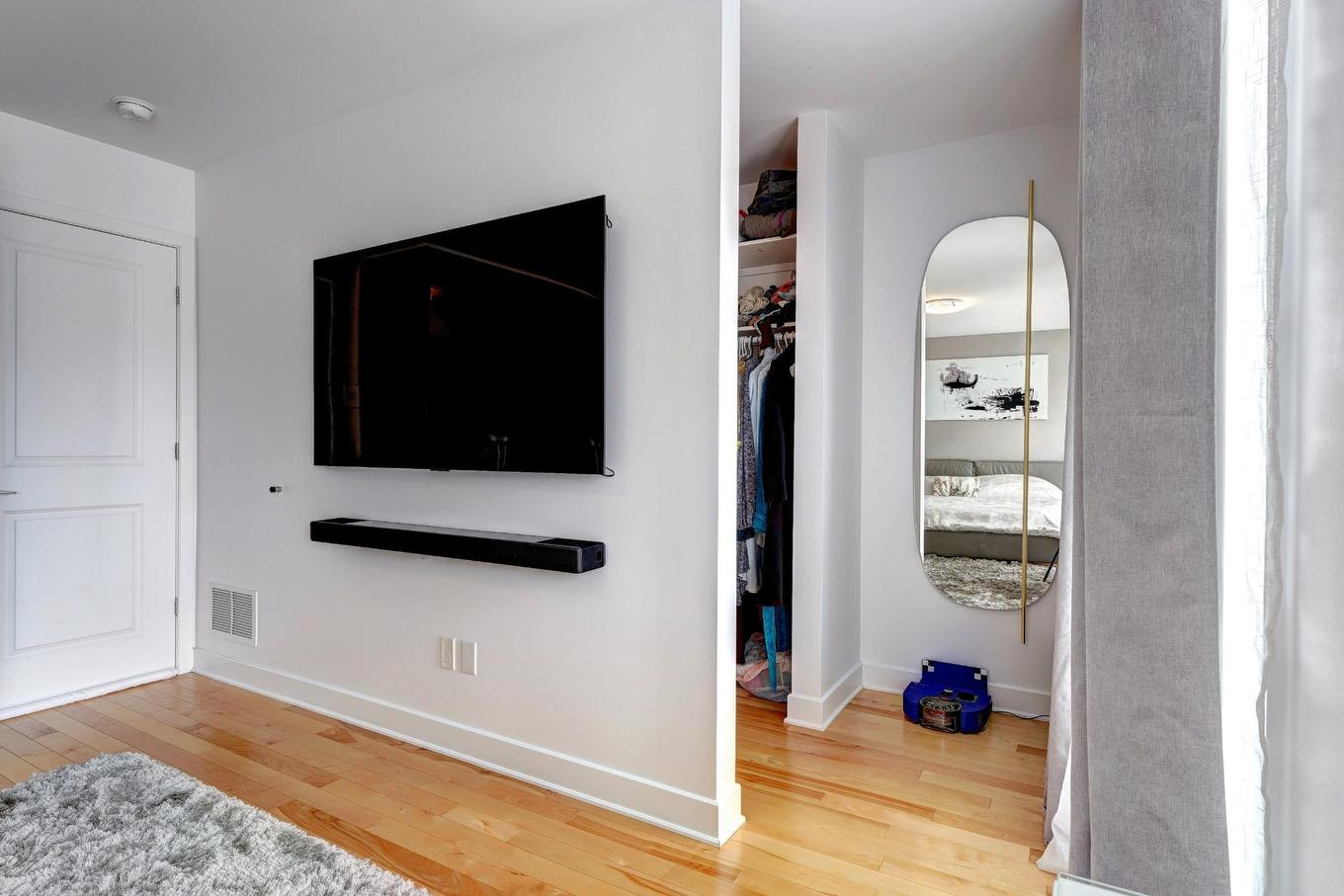 Penderie (Walk-in) - 615 4E Avenue, Laval (Fabreville), QC - Indoor