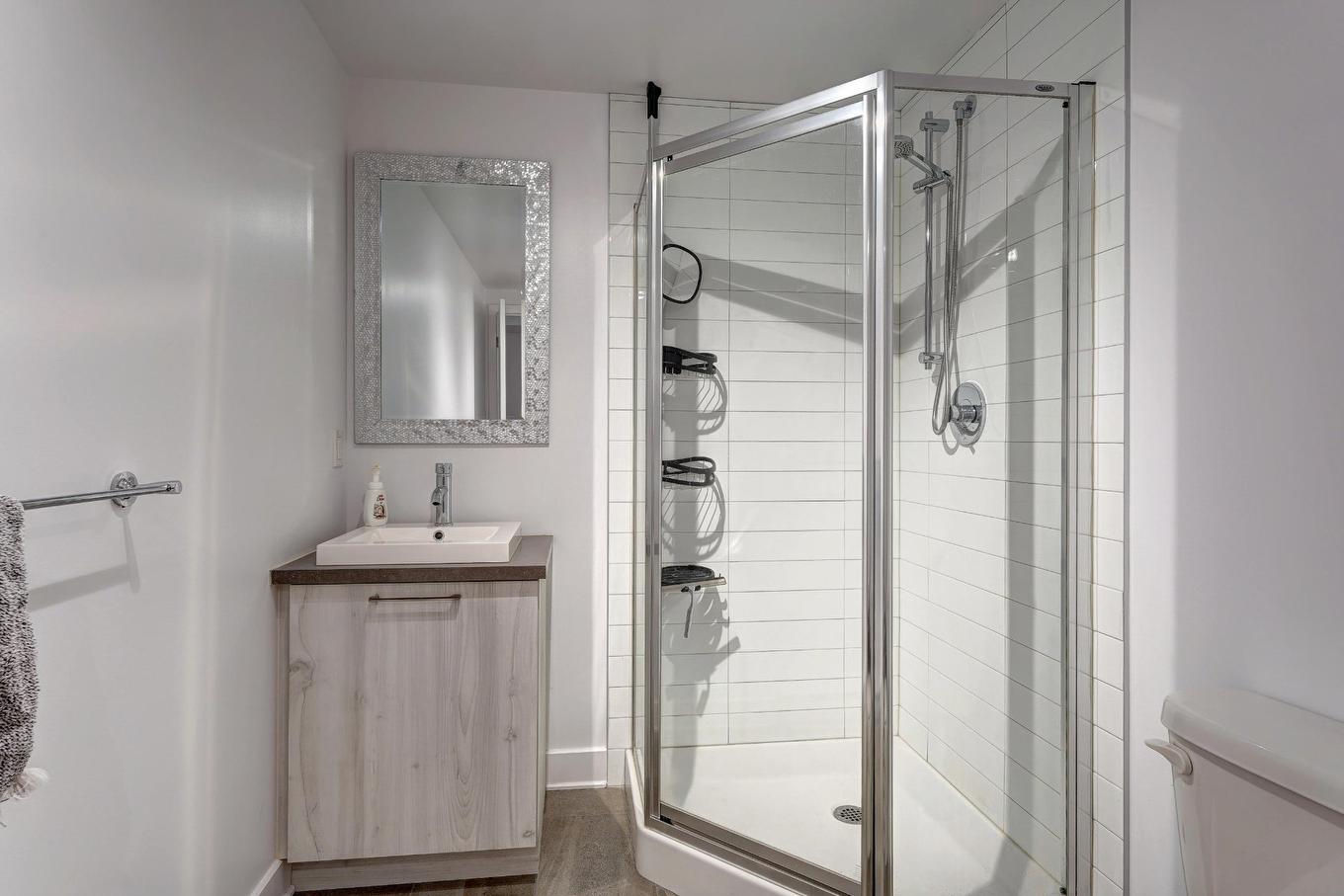 Salle de bains - 615 4E Avenue, Laval (Fabreville), QC - Indoor Photo Showing Bathroom