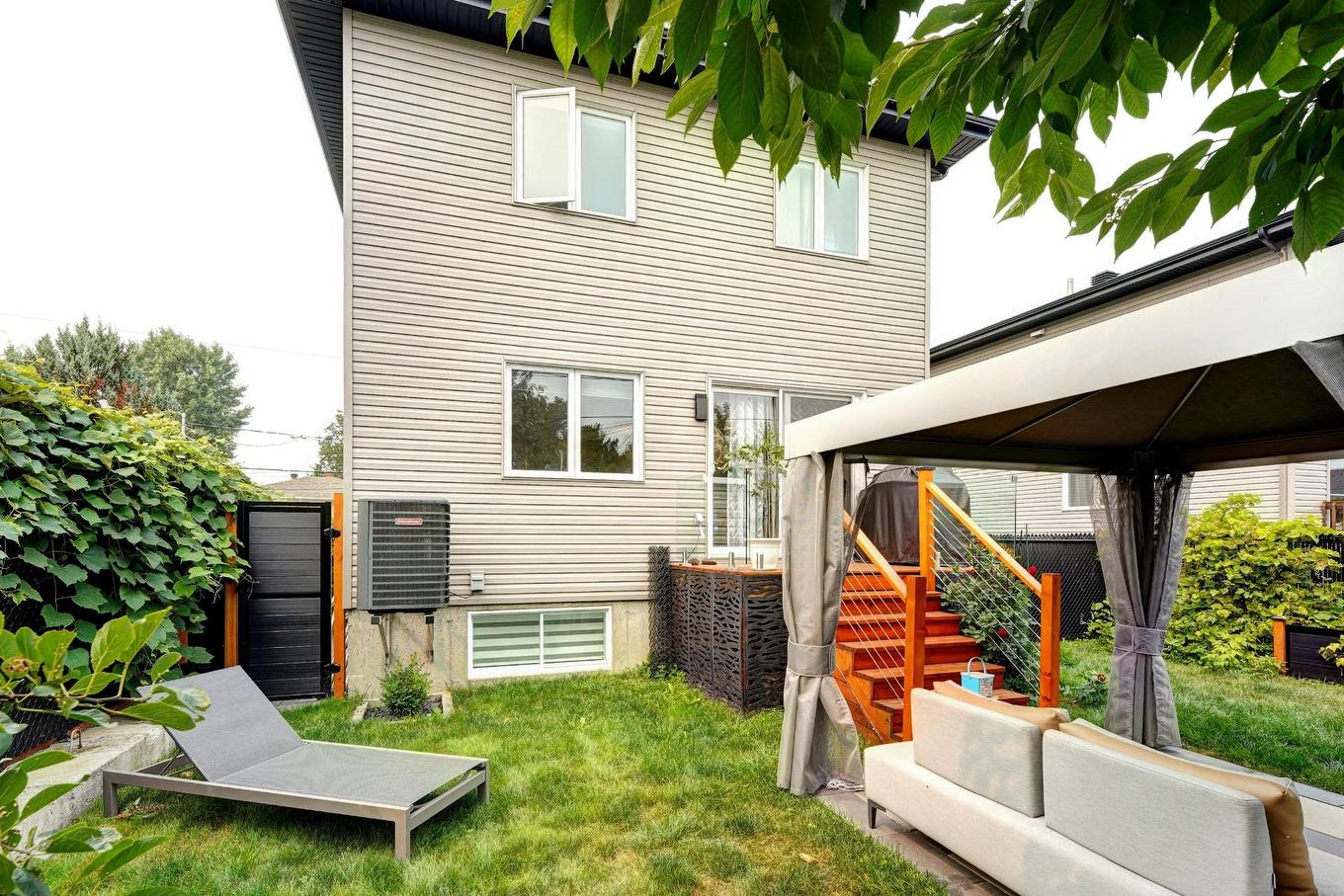 Cour - 615 4E Avenue, Laval (Fabreville), QC - Outdoor With Exterior