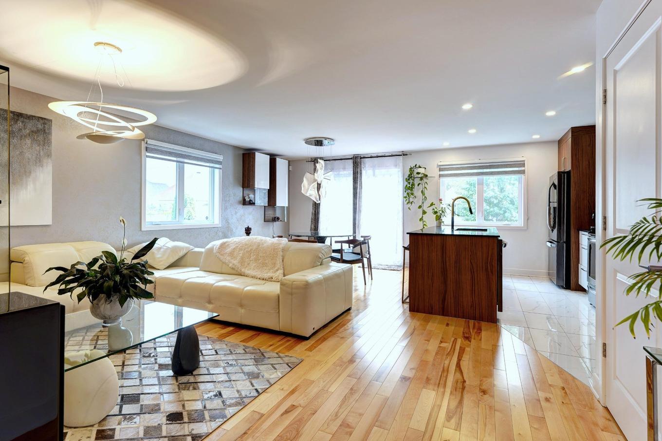 Salon - 615 4E Avenue, Laval (Fabreville), QC - Indoor Photo Showing Living Room